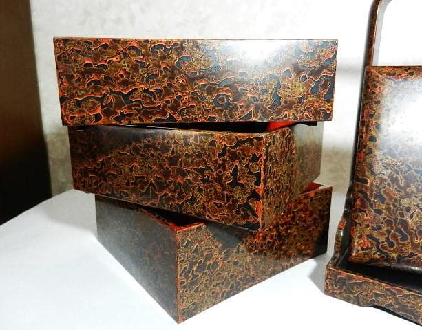 若狭塗漆芸品　持手台付き三段重箱（菓子器、茶道具）