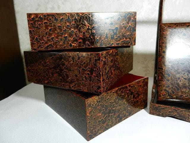 若狭塗漆芸品　持手台付き三段重箱（菓子器、茶道具）