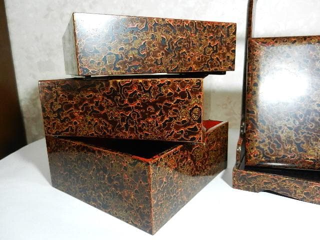 若狭塗漆芸品　持手台付き三段重箱（菓子器、茶道具）
