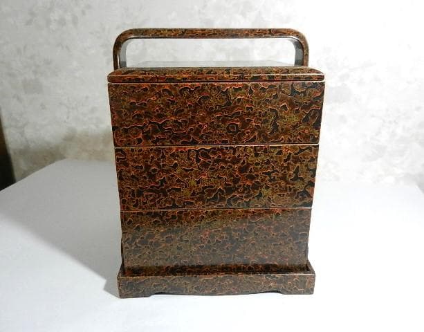 若狭塗漆芸品　持手台付き三段重箱（菓子器、茶道具）