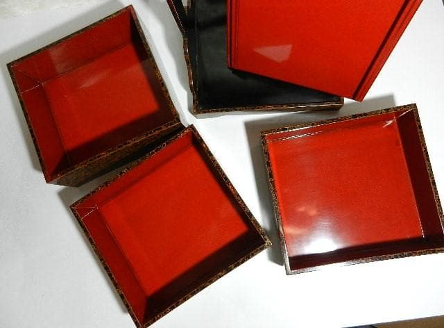 若狭塗漆芸品　持手台付き三段重箱（菓子器、茶道具）