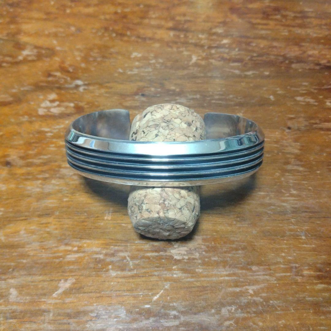 『トムホーク TOM HAWK』 4ラインバングル インディアンジュエリー