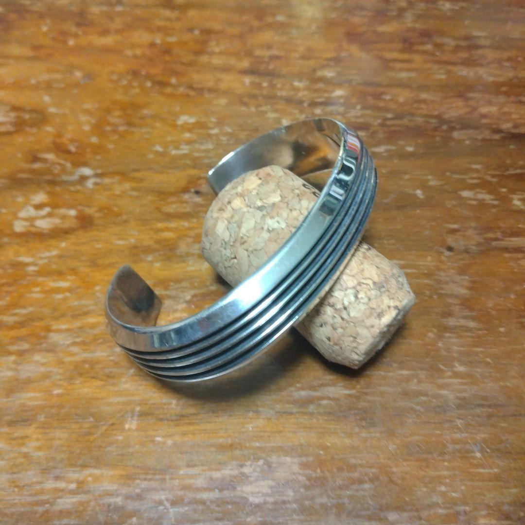 『トムホーク TOM HAWK』 4ラインバングル インディアンジュエリー