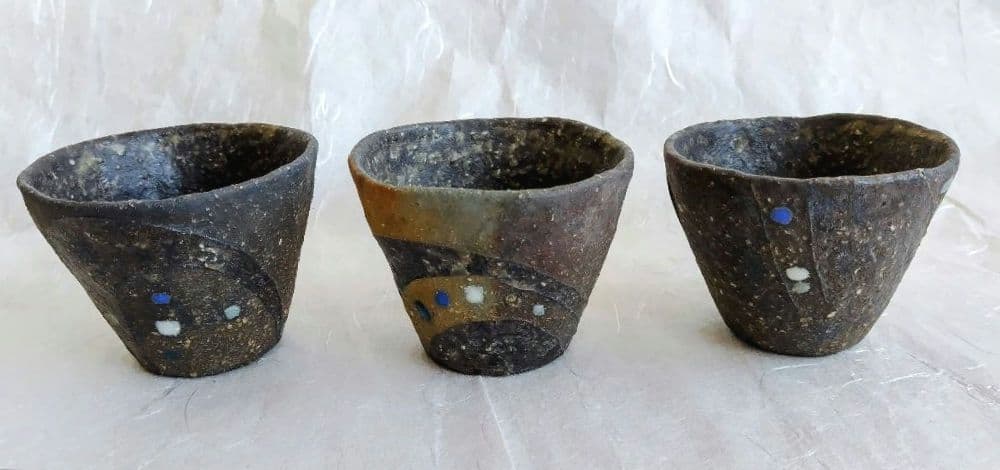 SUN 焼締め黒釉掛け分け小鉢(そば猪口五点組)と桃丸鉢
