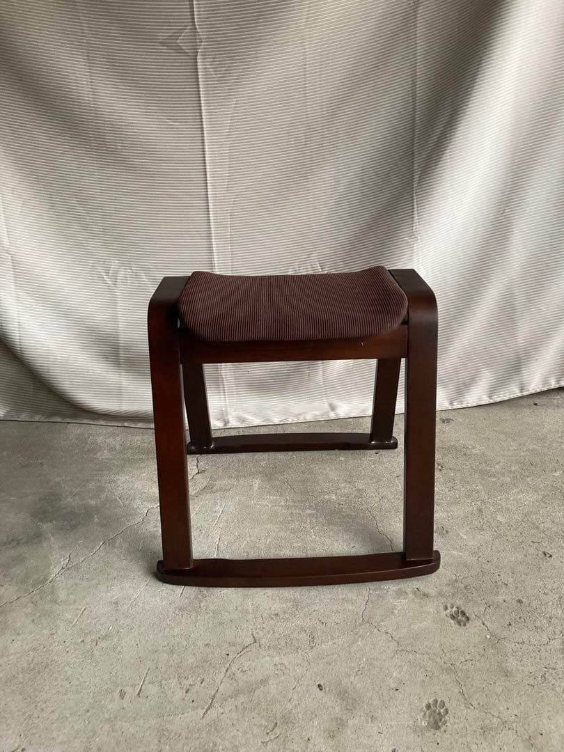 異*人様 スツール