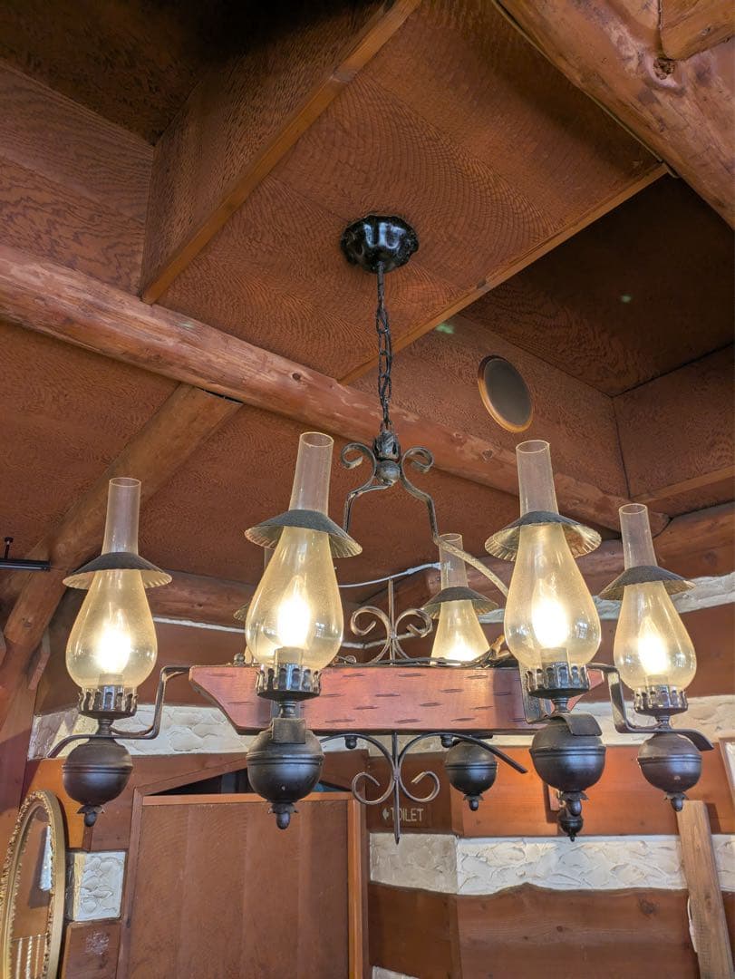 アンティーク 6灯シャンデリア カフェ インテリア