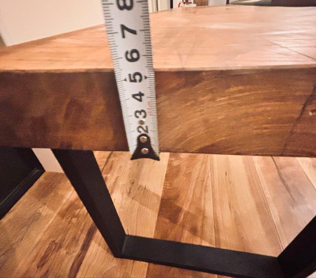 極厚　無垢材のナチュラルテーブル