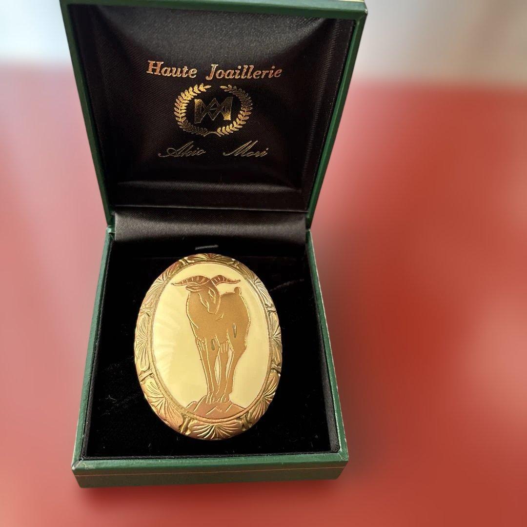 アキオモリ　山羊ブローチ　ケース付き