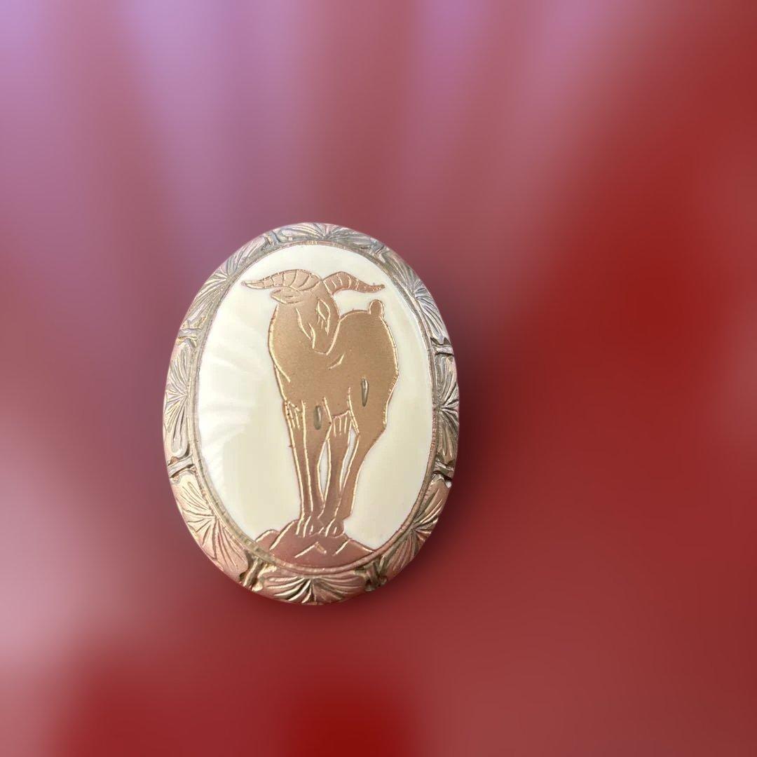 アキオモリ　山羊ブローチ　ケース付き