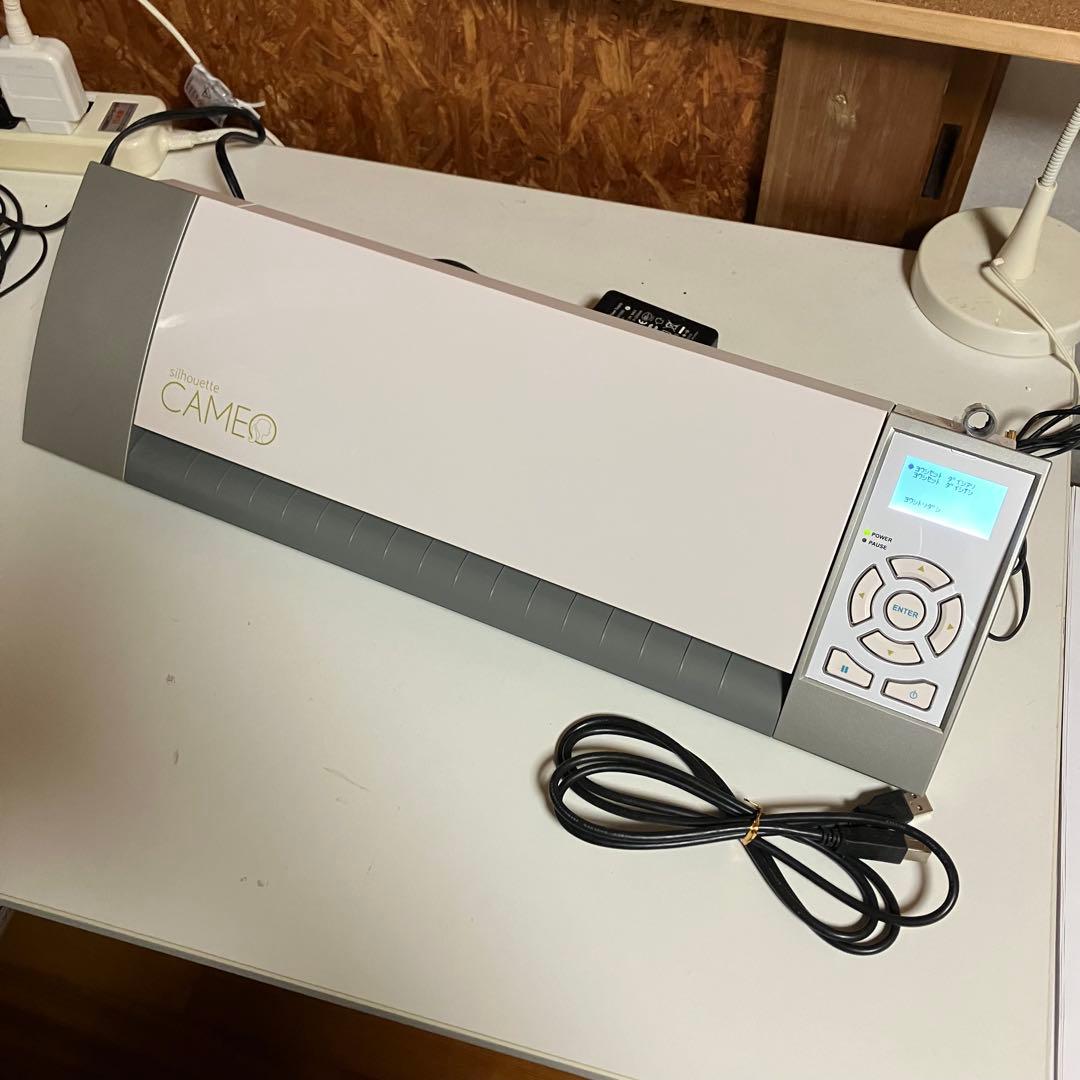 Silhouette CAMEO 家庭用カッティングマシン