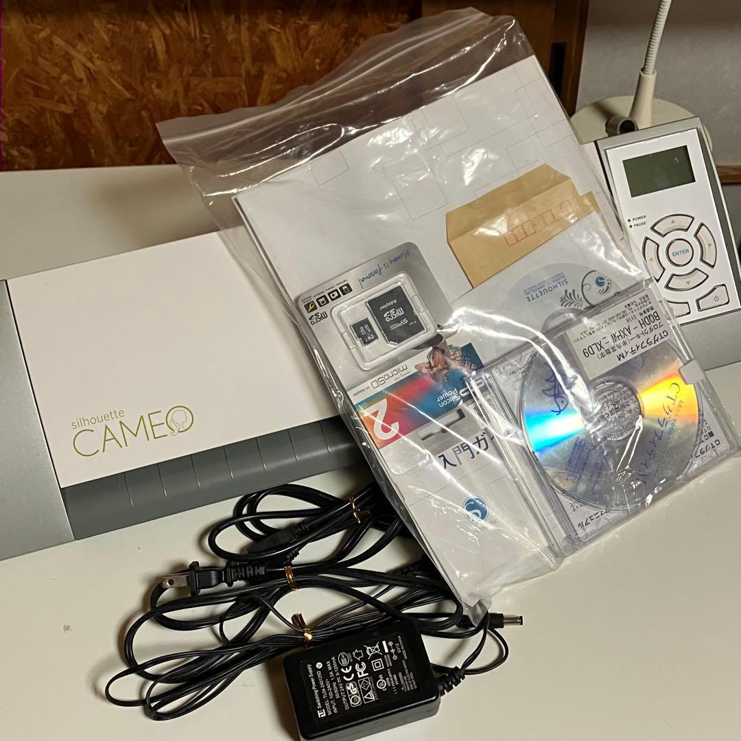 Silhouette CAMEO 家庭用カッティングマシン