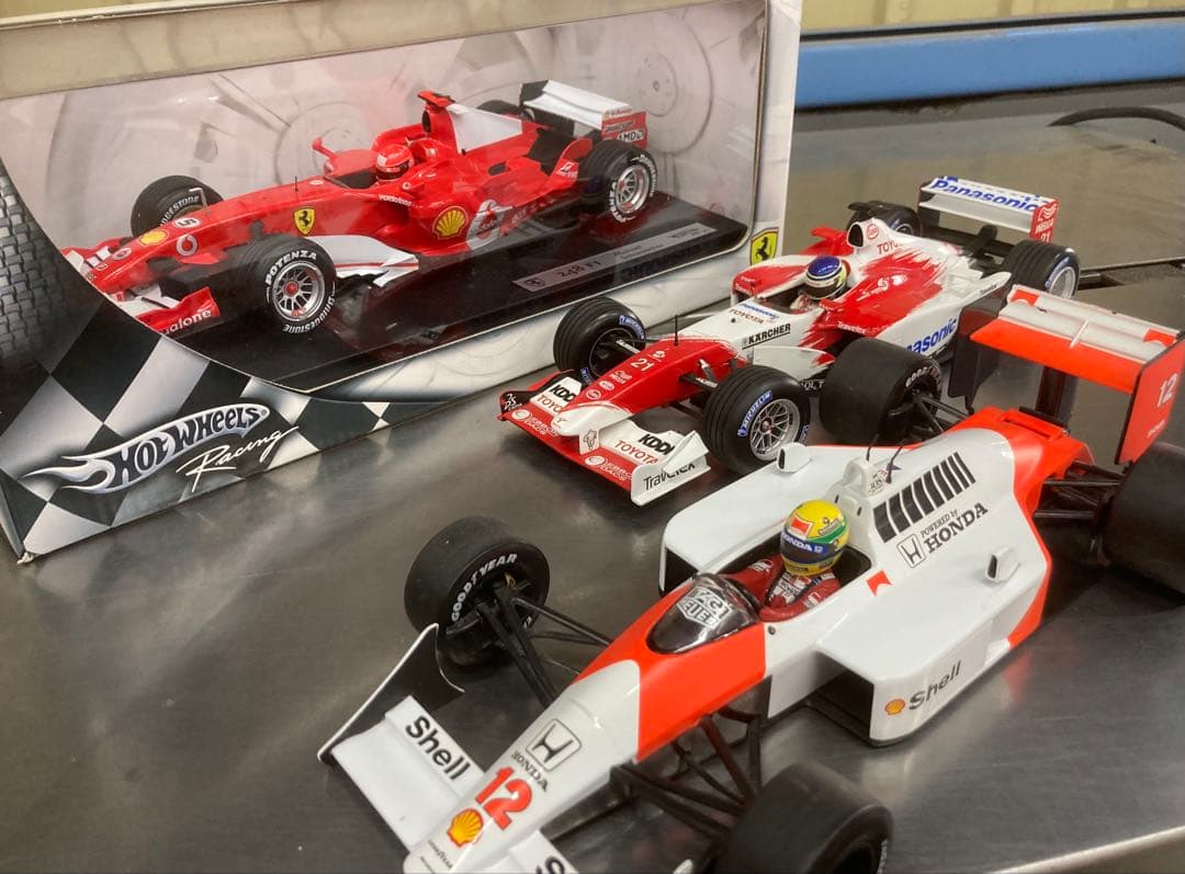 F1ミニカー3台セット 1/18 マクラーレン フェラーリ トヨタ
