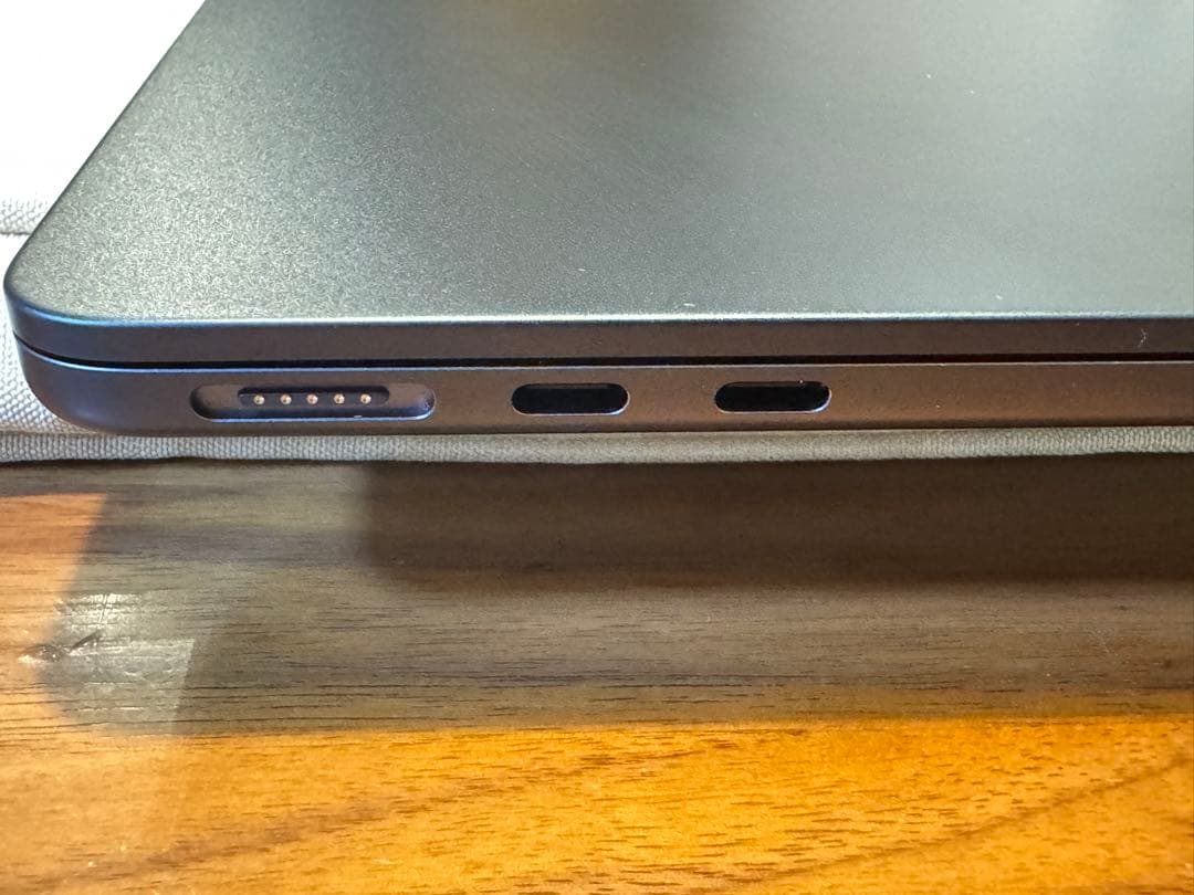 Apple M3 MacBook Air 13インチ（16GB／256GB）