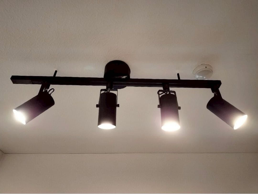 無印良品MUJIのダクトレール、LEDスポットライト、電球セット①