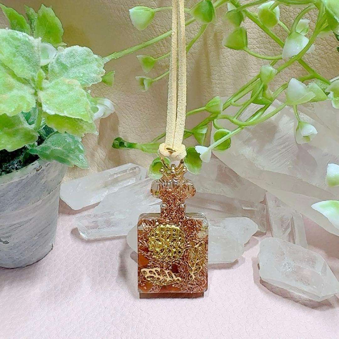 癒しのオルゴナイト❤️シトリン＋サードオニキスの香水瓶型♡