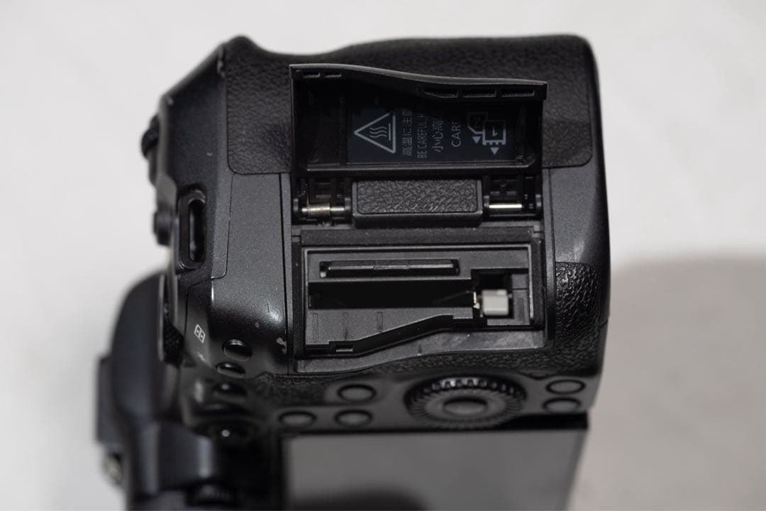 Canon EOS R5 本体　キズあり　バッテリーとチャージャーなし