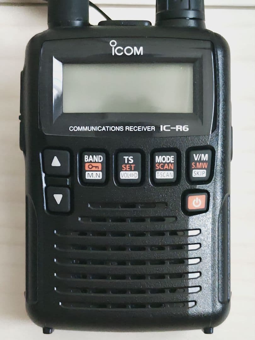 ICOM IC-R6 受信機 充電スタンド付き