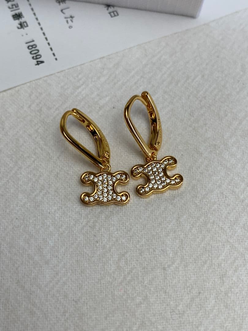 ゴールド トリオンフ ラインストーン ピアス