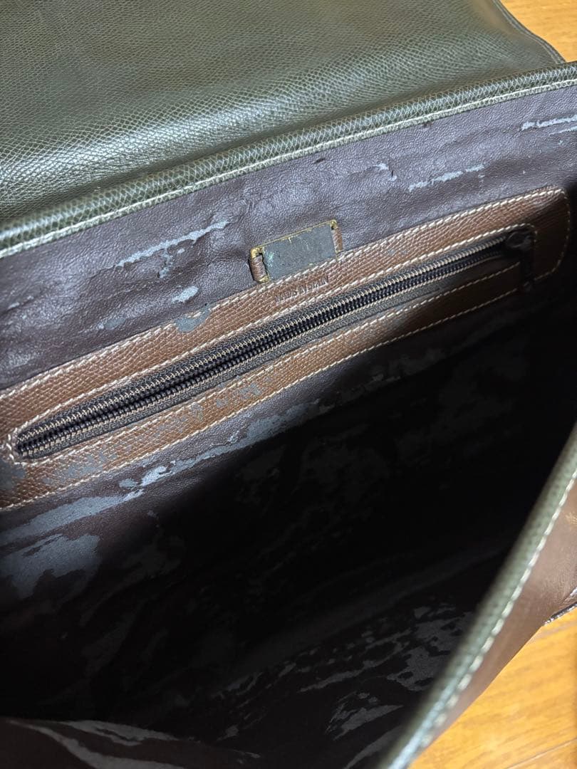 ロエベバック　皮むけあり