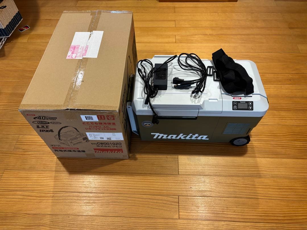 Makitaポータブル冷蔵庫 CW001Ｇ＋バッテリー18v６.0ah2個付美品