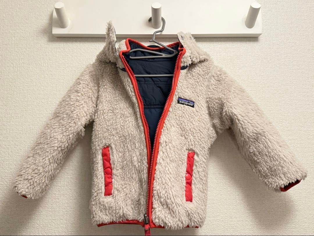 【1度試着のみの美品]patagonia95cmリバーシブルトリブルズフーディ