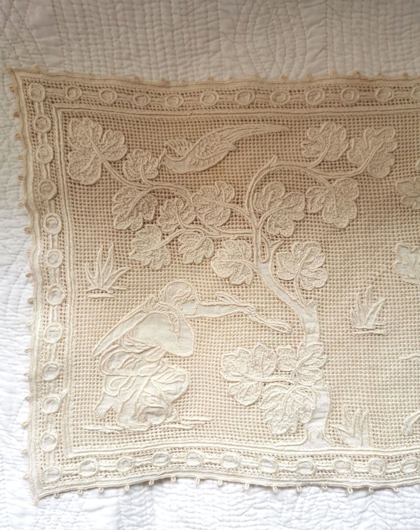 アンティークイタリア ブラットレース刺繍マット 神話の人物と男鹿と鳥 森林 古典