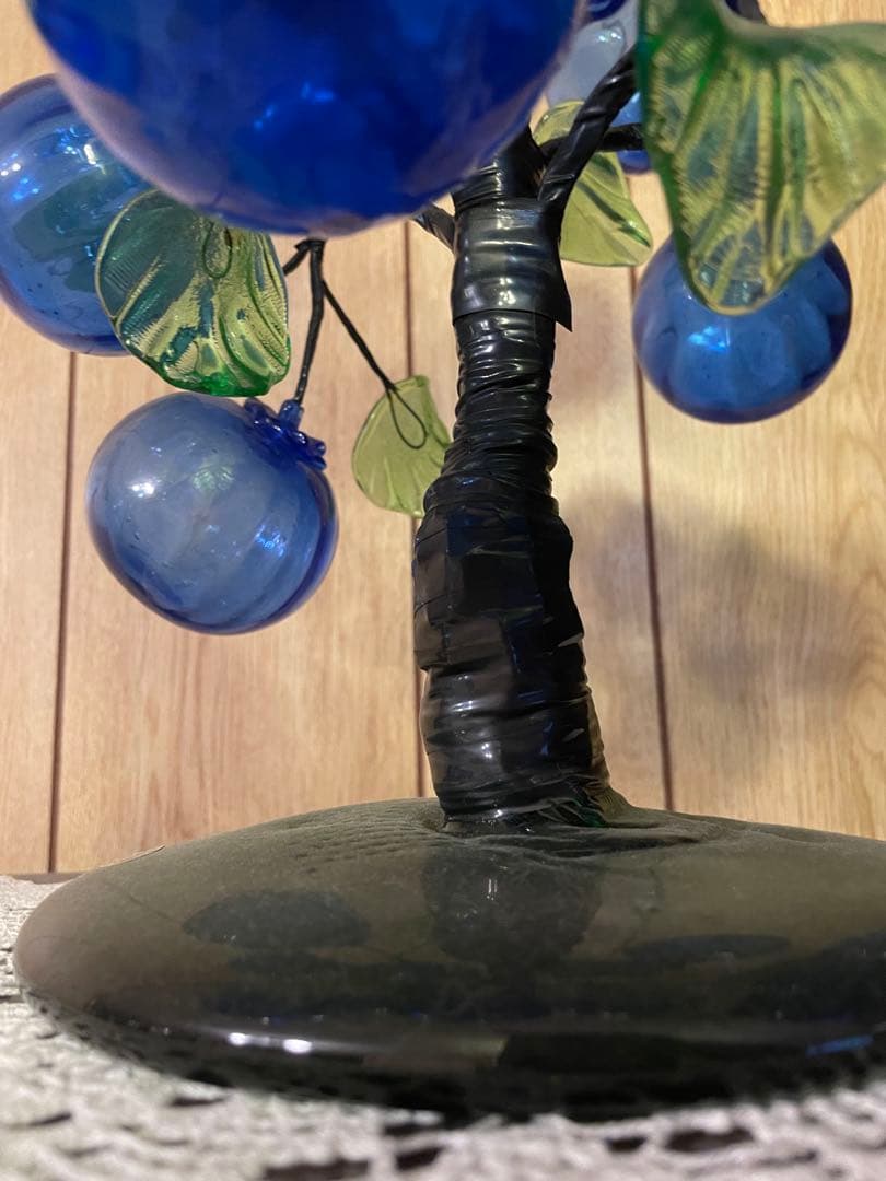 沖縄吹きガラス　青色ガラス果実の装飾木