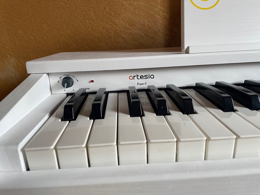 アルテシア FUN-1 ホワイト 電子ピアノ ミニピアノ　アップライト