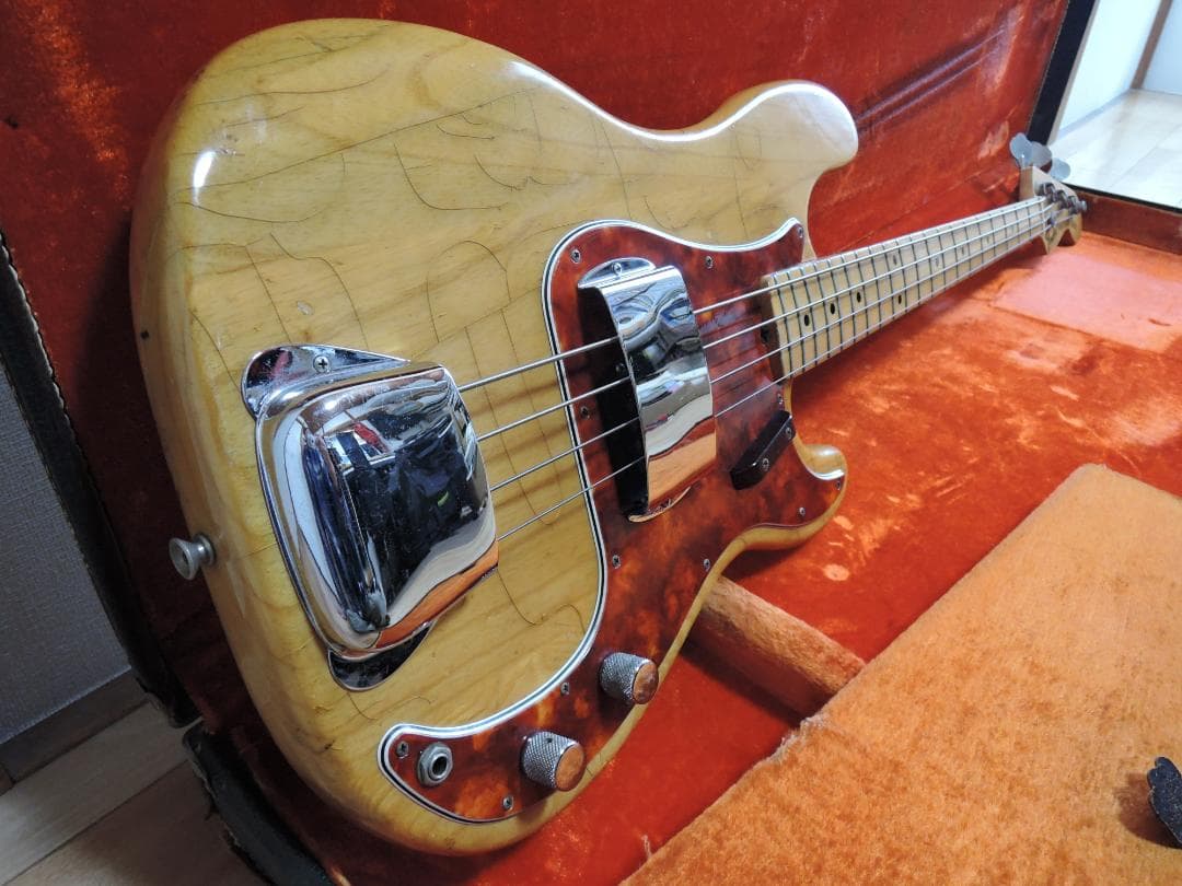 ベース Fender Precision Bass 1972