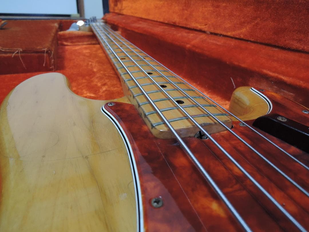 ベース Fender Precision Bass 1972