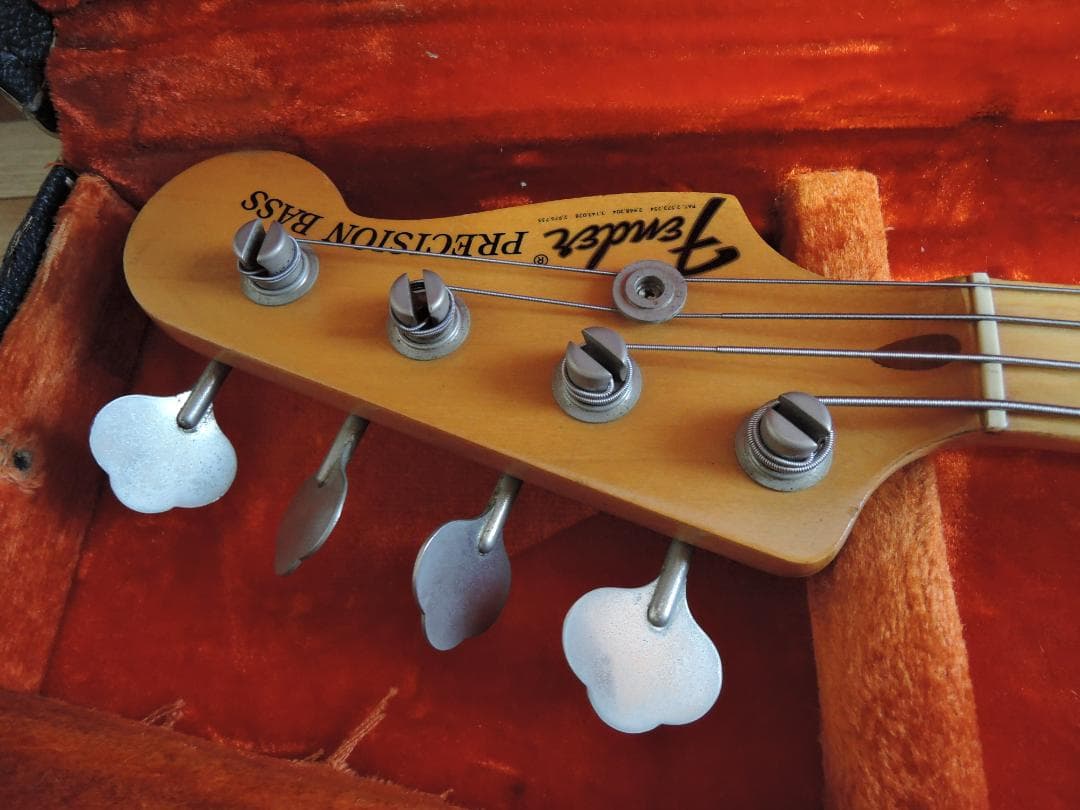 ベース Fender Precision Bass 1972