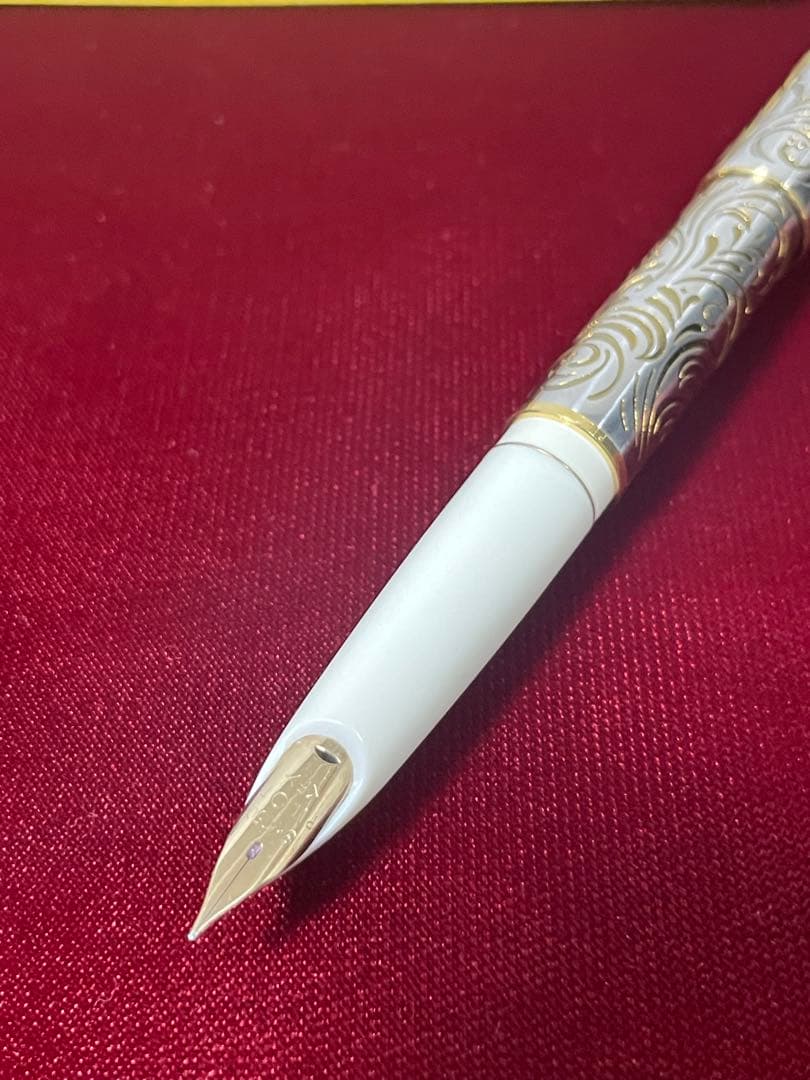 ⚪︎新品未使用　1970年代製　レディ 唐草　アイボリーカバー 18K F 絶版