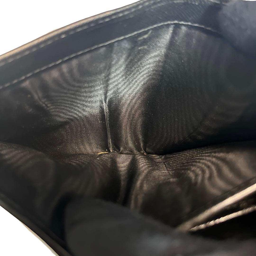 希少✨プラダ 二つ折り財布 サフィアーノレザー ロゴ金具 ブラック 1ml225