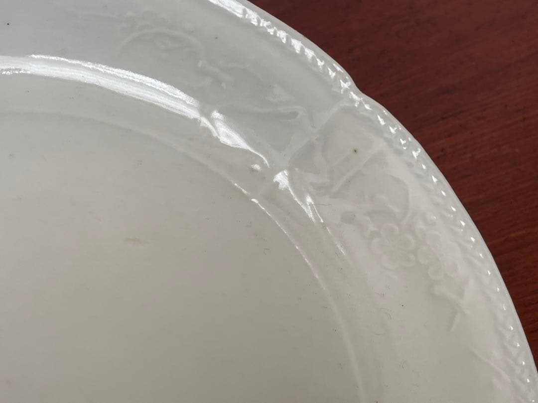 骨董　アンティーク　柿右衛門白磁　陽刻　印刻　柿右衛門　輪花皿　松竹梅　六寸皿