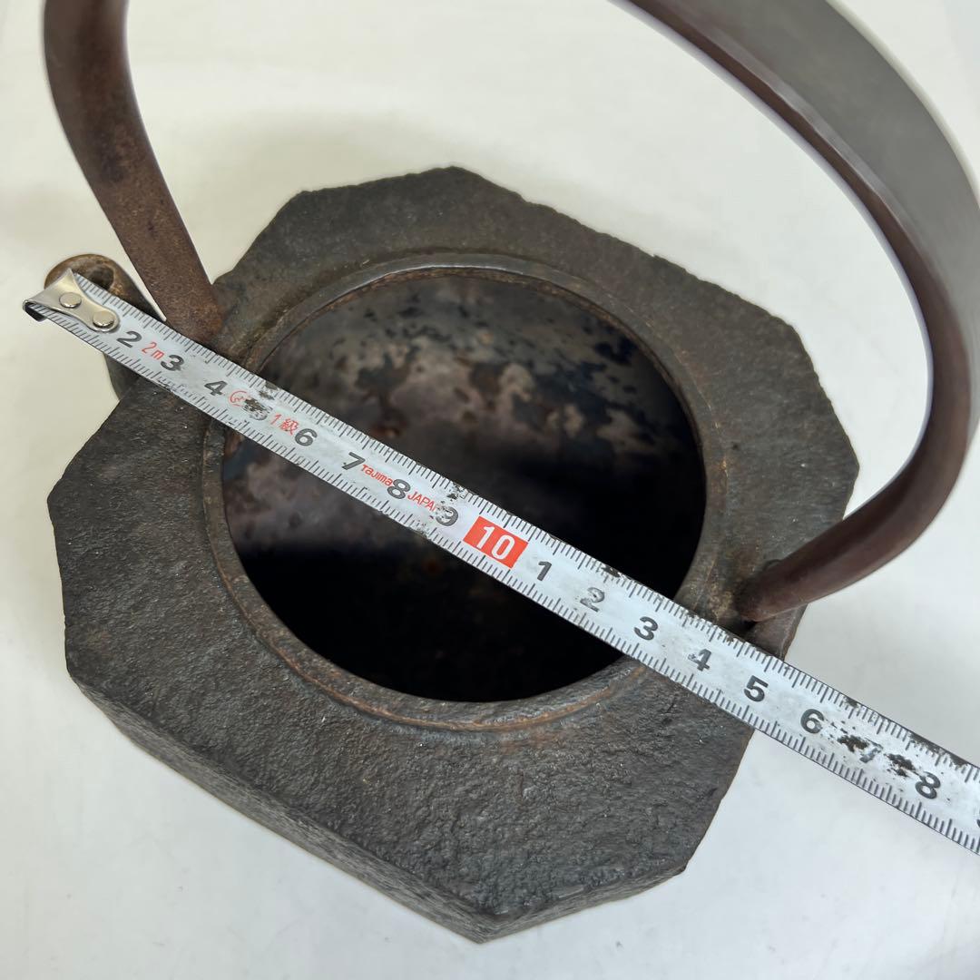 精金堂　雷文象嵌把手八角鉄瓶　合箱　1708g 東Y7-0509⭐︎2Fトニチ