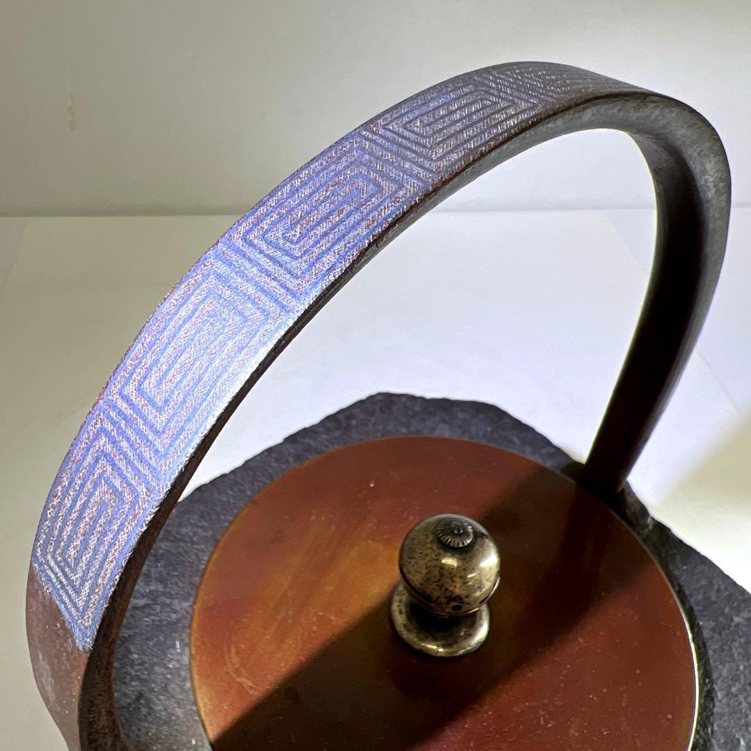 精金堂　雷文象嵌把手八角鉄瓶　合箱　1708g 東Y7-0509⭐︎2Fトニチ