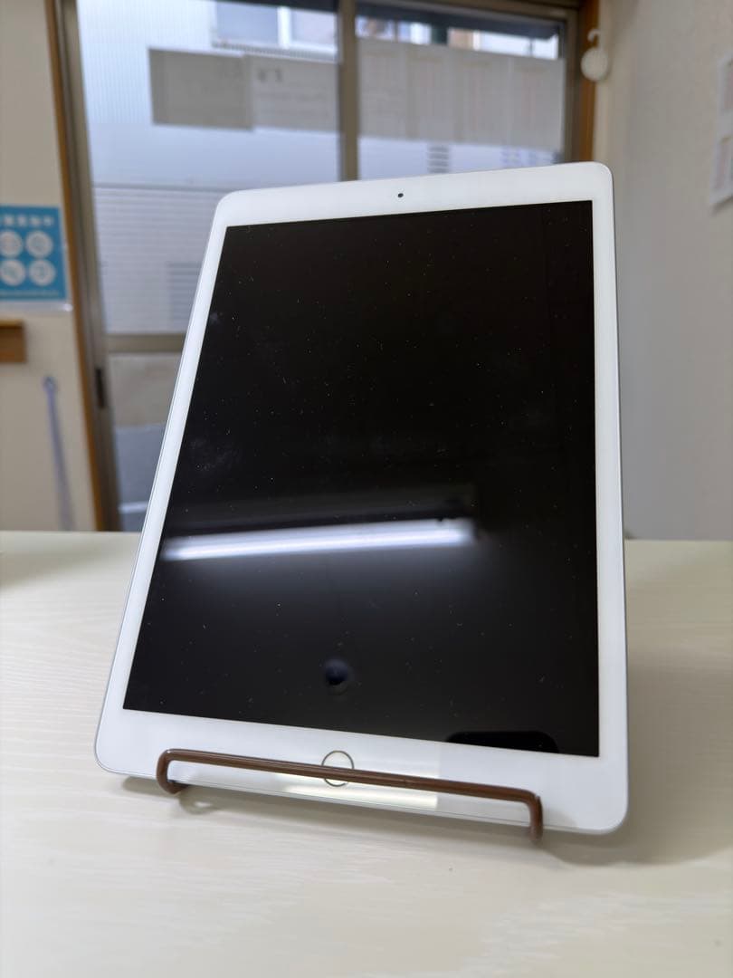 美品iPad(第8世代)！