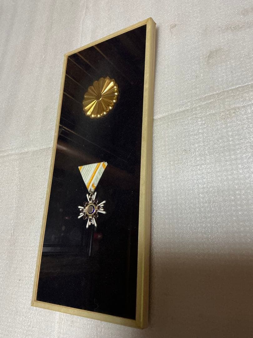 勲章／ケース入り・勲五等・瑞宝章。【美品／内閣総理大臣・小渕恵三氏】。