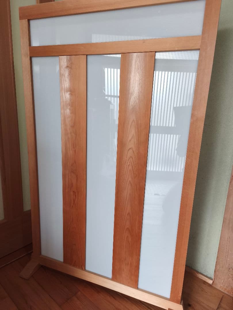 木製スリットデザインパーテーション