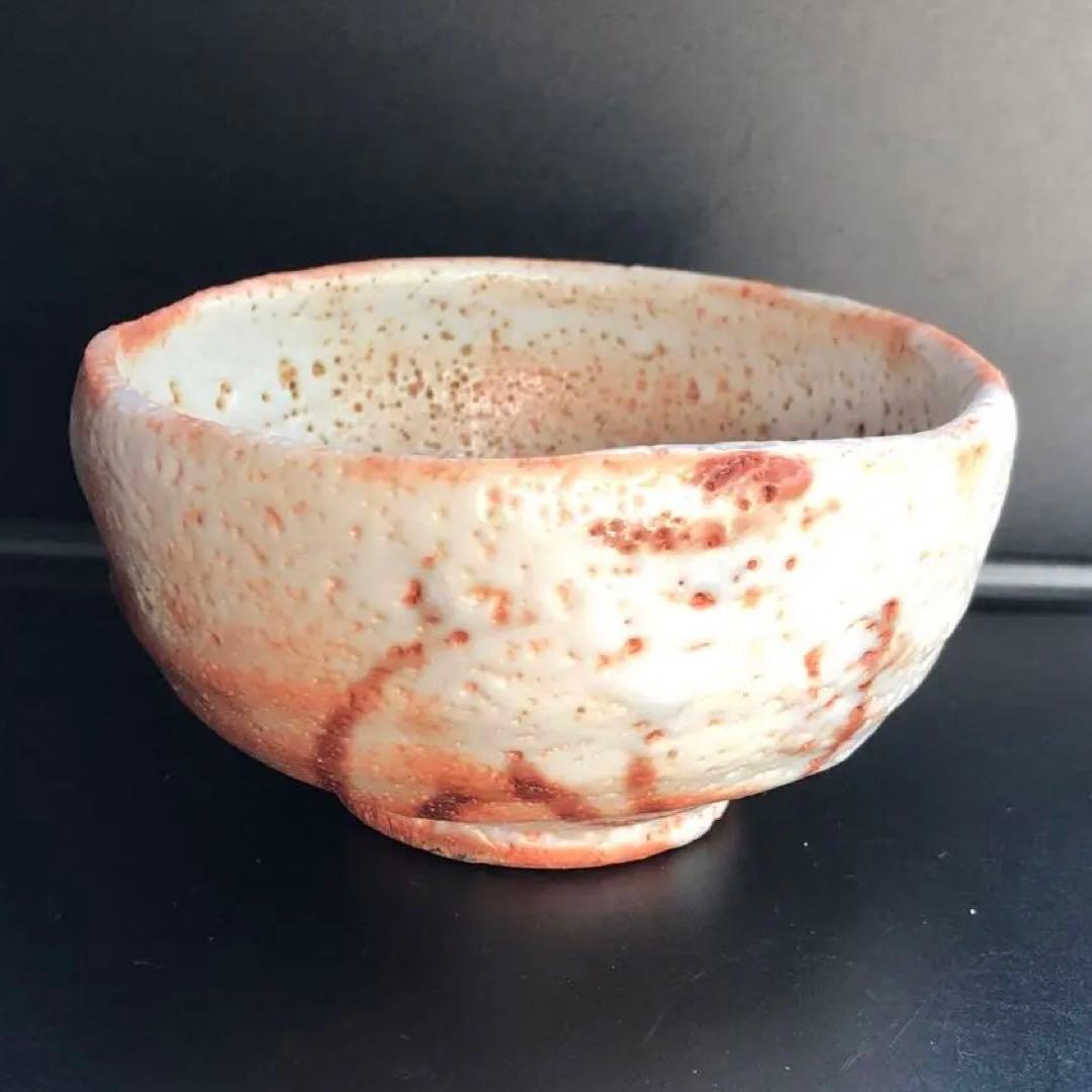 美しい古美術◆蔵から謎の紋様が描かれた小さくて可愛らしい抹茶茶碗が出て来た。