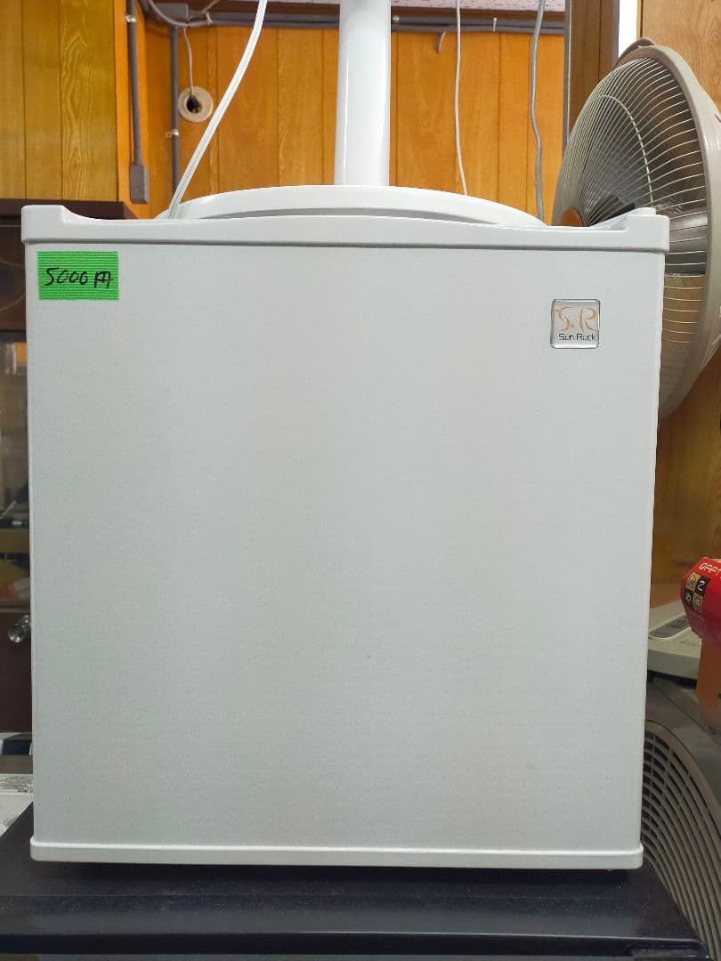 ホワイト小型　冷蔵庫 sun ruck