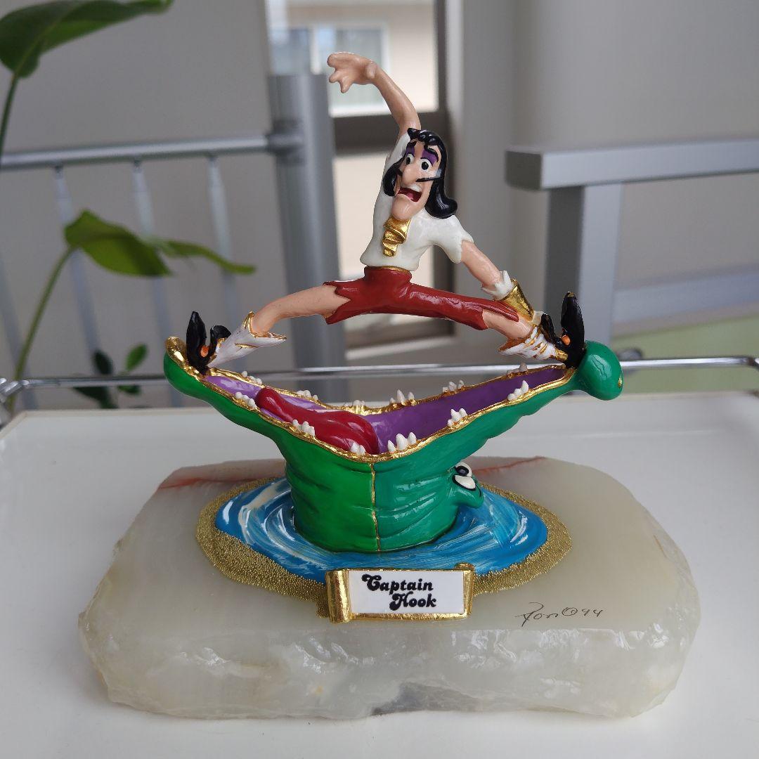 レア美品です！DISNEY Captain Hook 天然石 台座 フィギュア