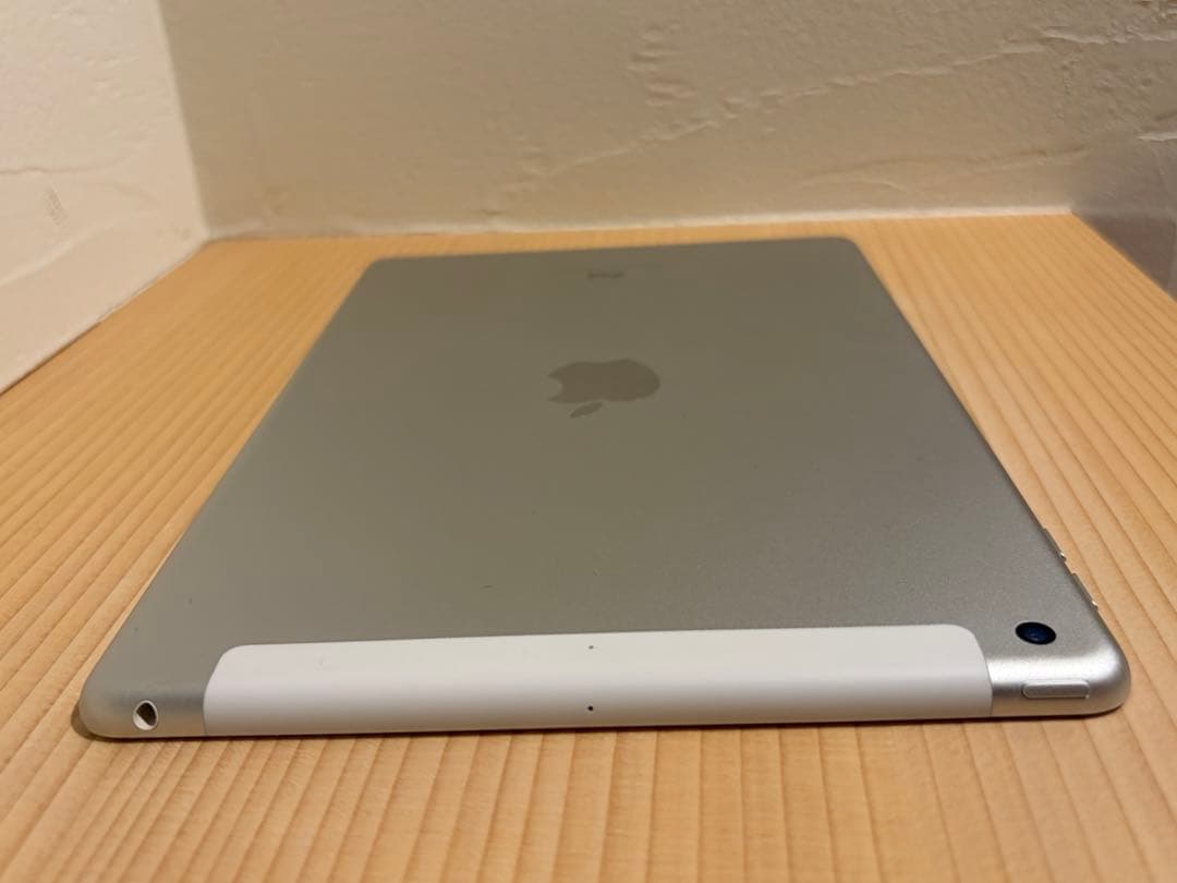 【美品】Apple iPad (第6世代) バッテリー100%シルバー本体箱付き