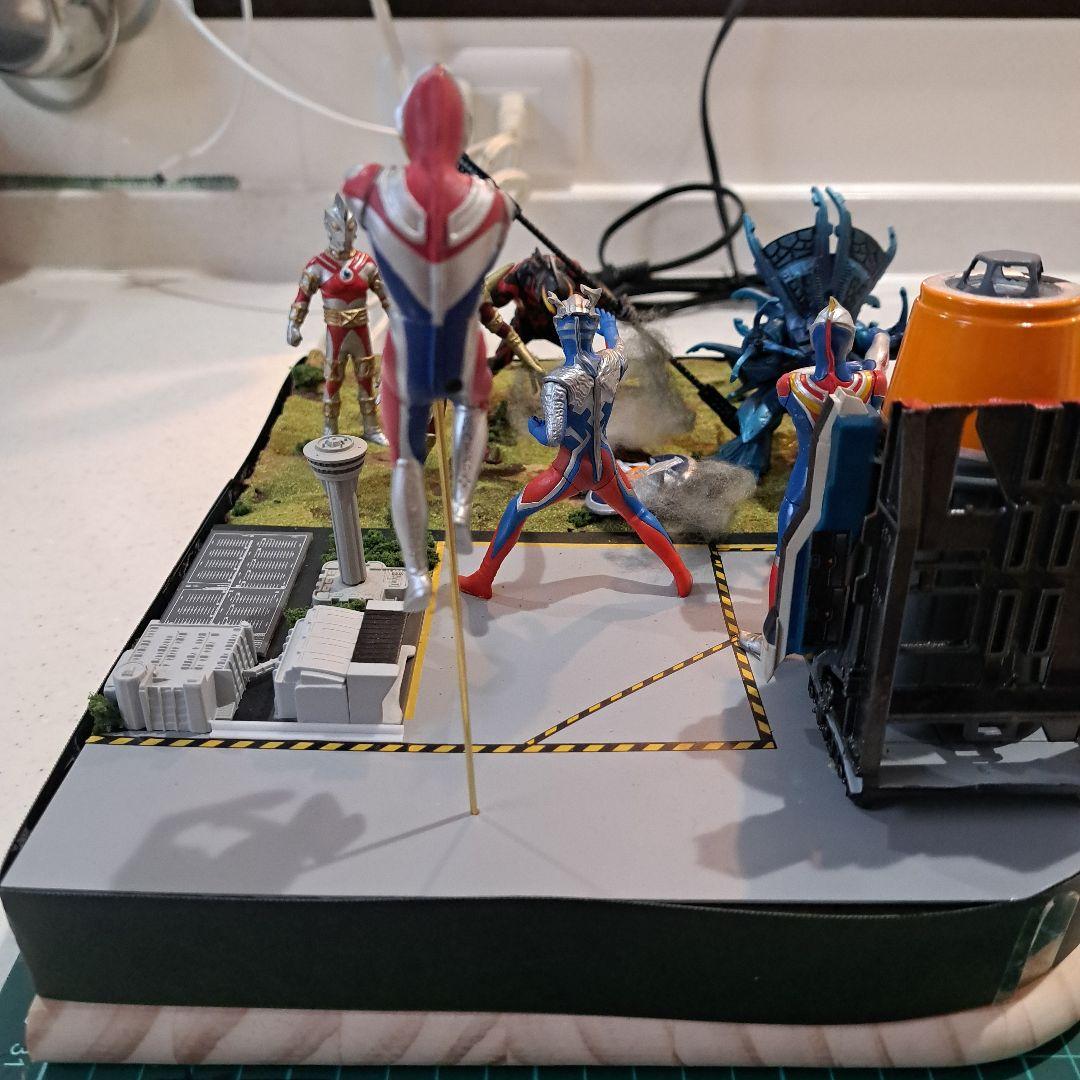 ジオラマ ウルトラマン コスモス・ゼロ・ダイナ