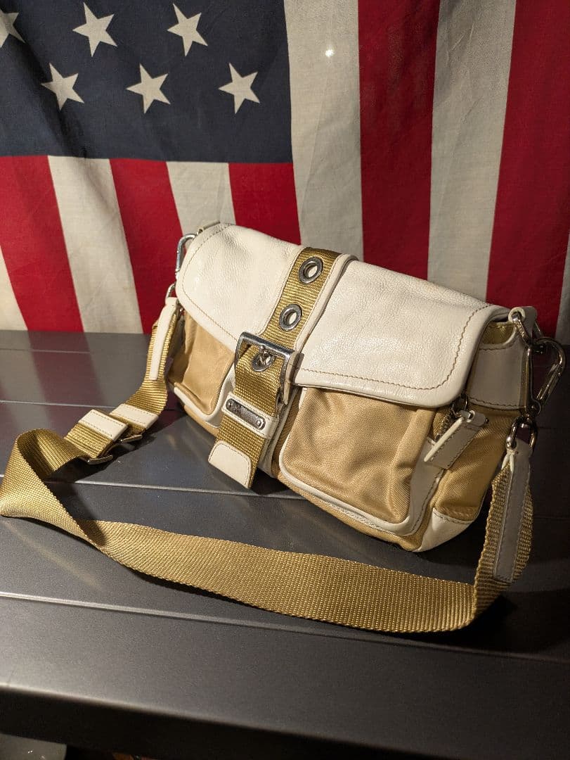 【美品】PRADA 　プラダ　三角プレート　ショルダー　レザー　金具　ナイロン