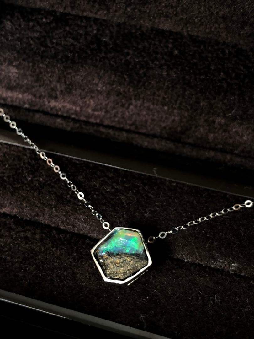 ヘキサゴン　オパールネックレストップ　六角形