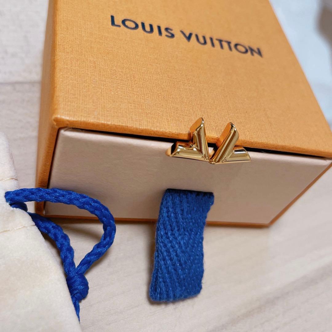 LOUIS VUITTON エッセンシャルV