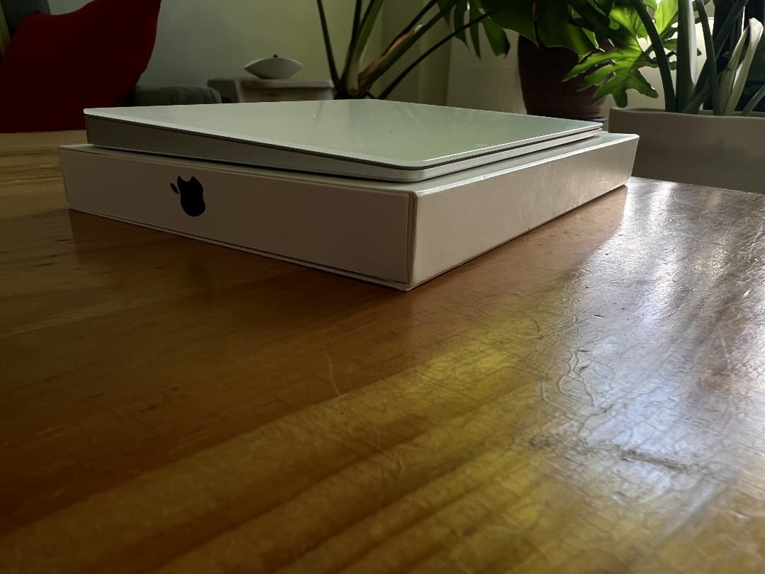 apple Magic track pad 2　ホワイト