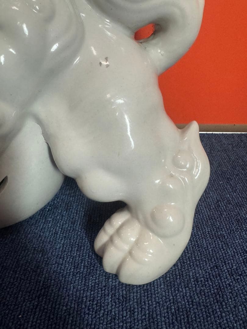 1815  九谷焼 白磁玉乗り獅子　縁起物 獅子置物 高さ約32cm  時代物