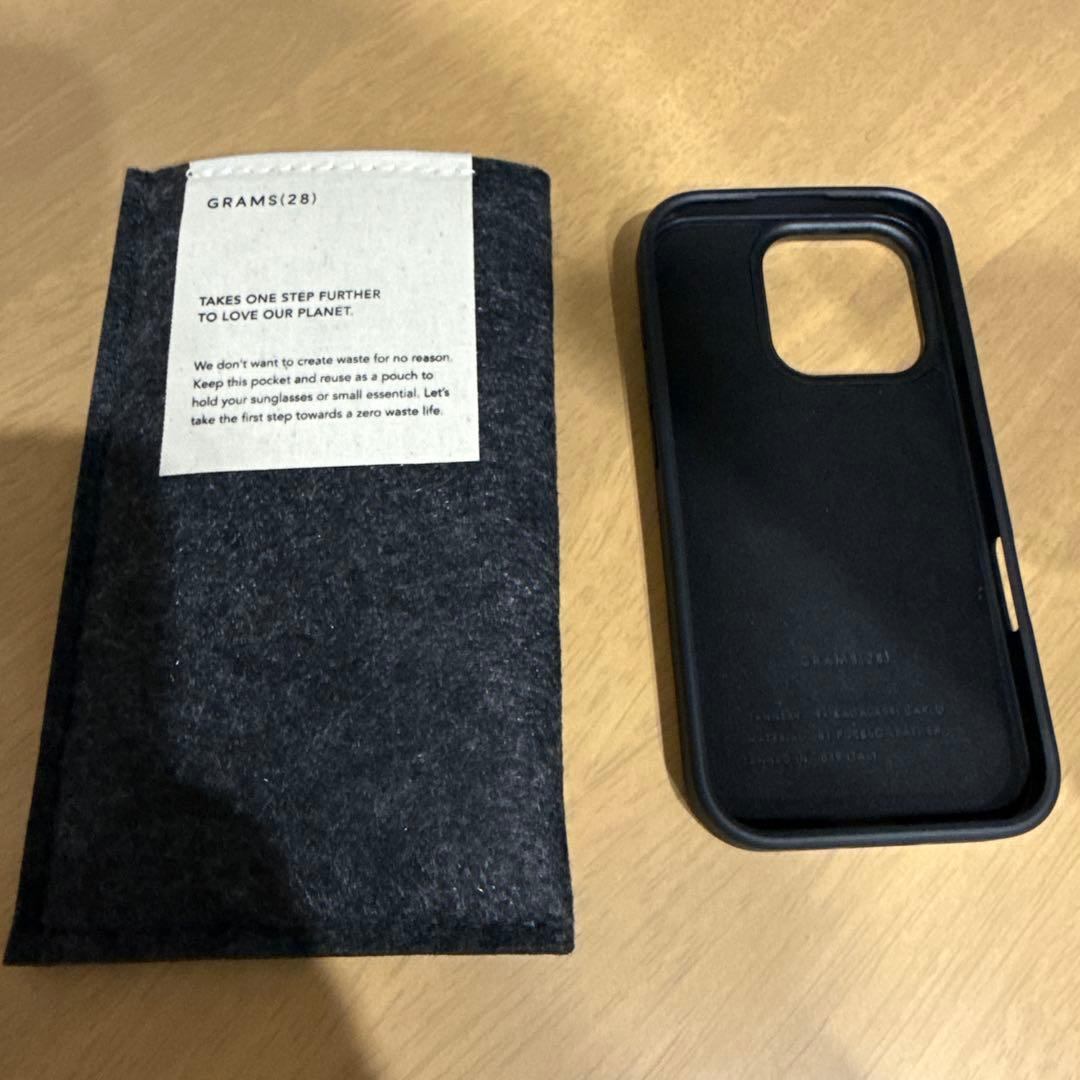 grams28 121 MagSafe スノーフレークiPhone 16 Pro